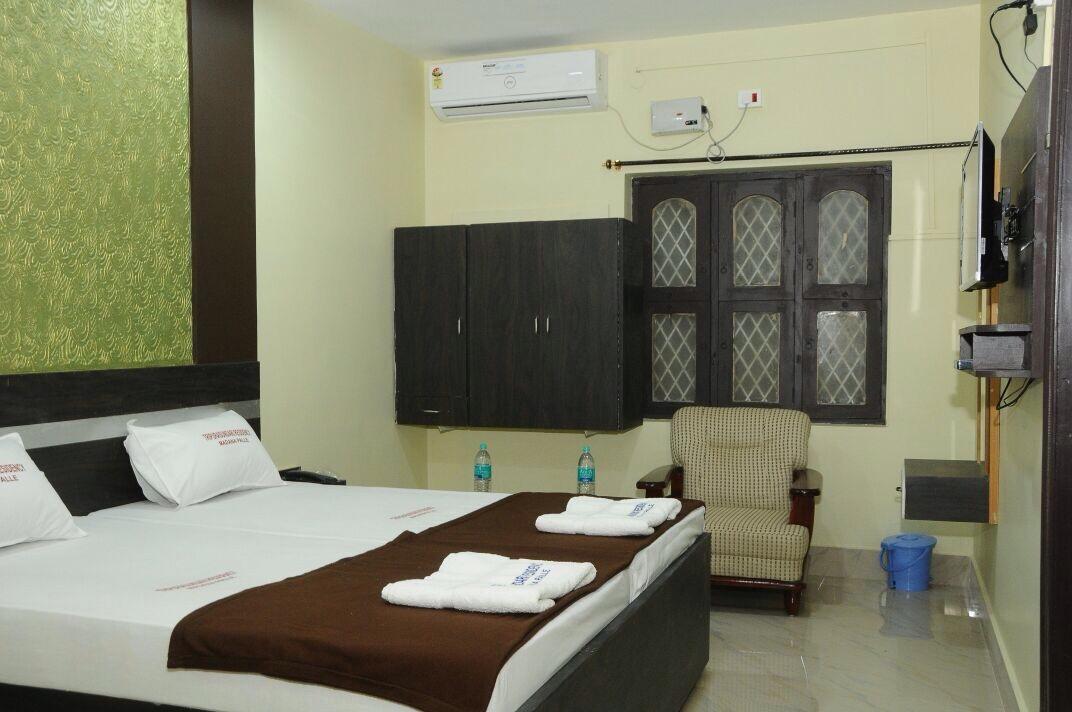 Tripura Sundari Residency Hotel Madanapalle Luaran gambar
