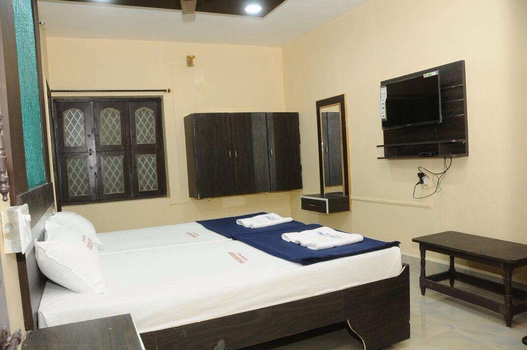 Tripura Sundari Residency Hotel Madanapalle Luaran gambar