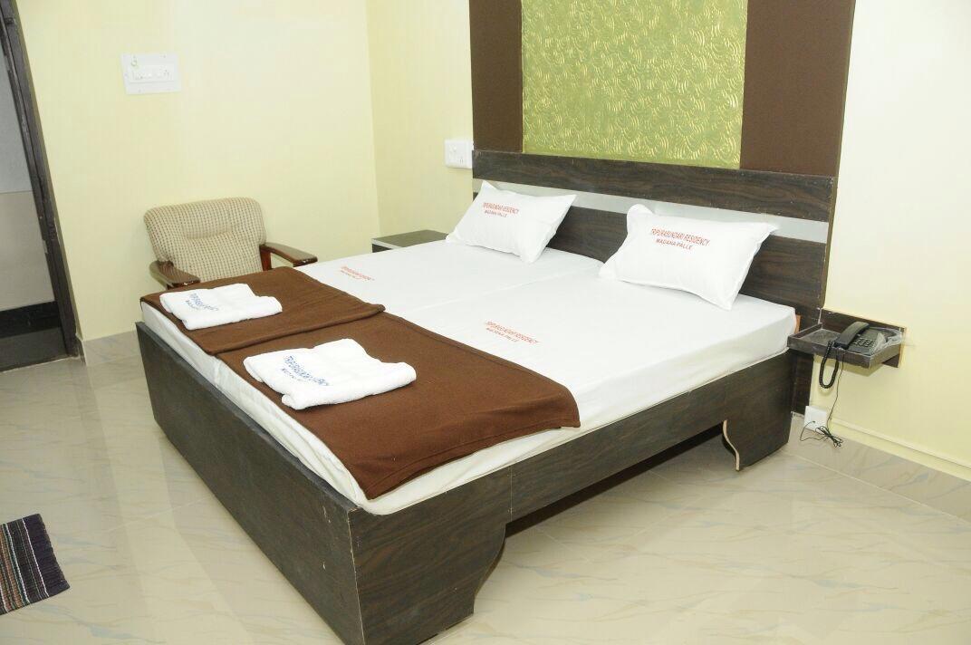 Tripura Sundari Residency Hotel Madanapalle Luaran gambar