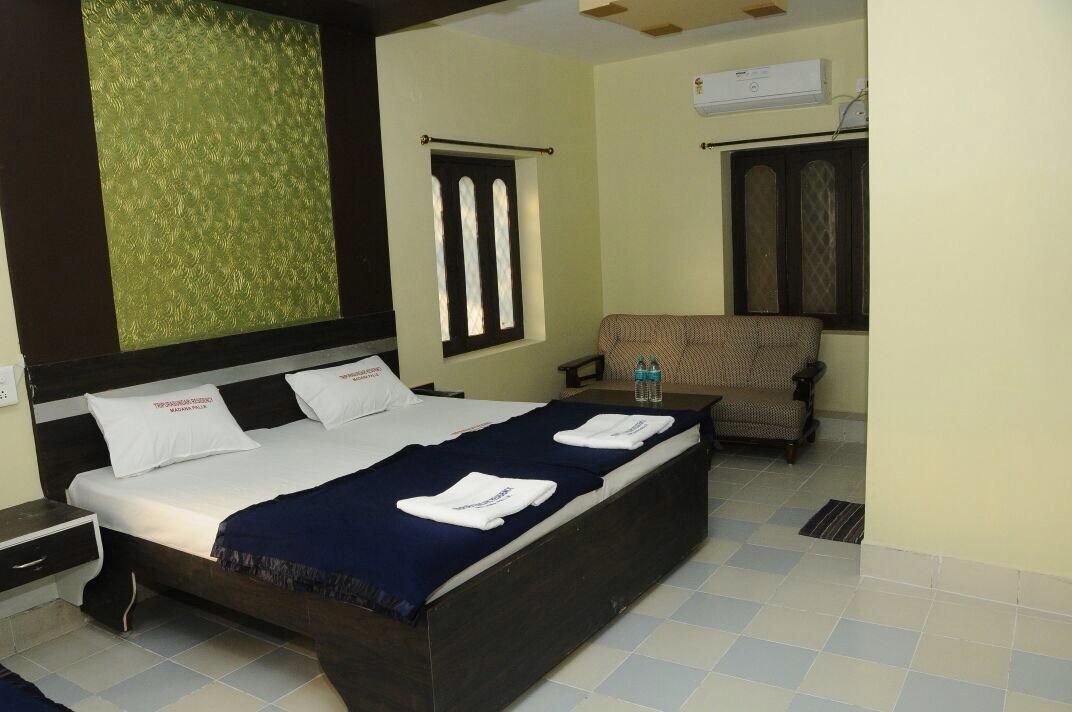 Tripura Sundari Residency Hotel Madanapalle Luaran gambar