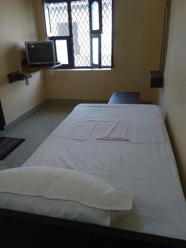 Tripura Sundari Residency Hotel Madanapalle Luaran gambar